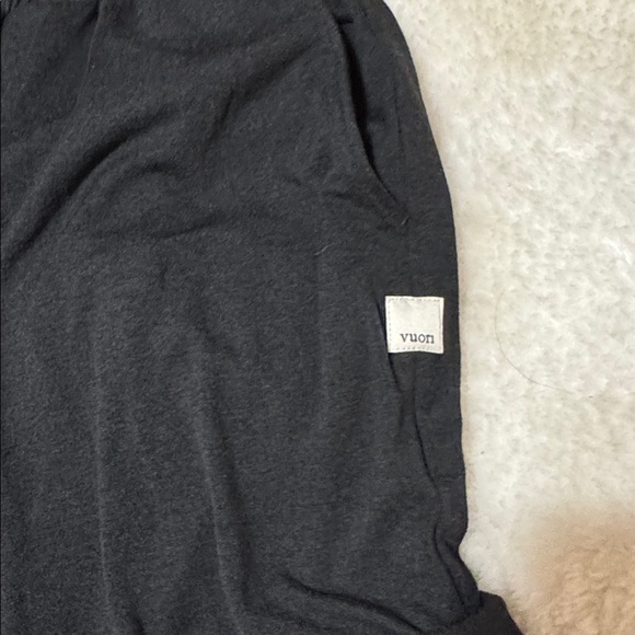 Like new Vuori boyfriend cargo jogger in soft dream fabric - Picture 3 of 4